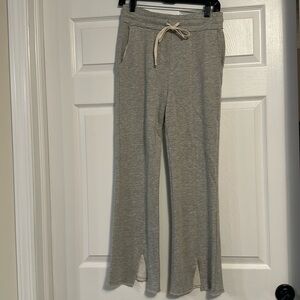 BNWT Sundry gray cropped slit sweatpants, Sz 0